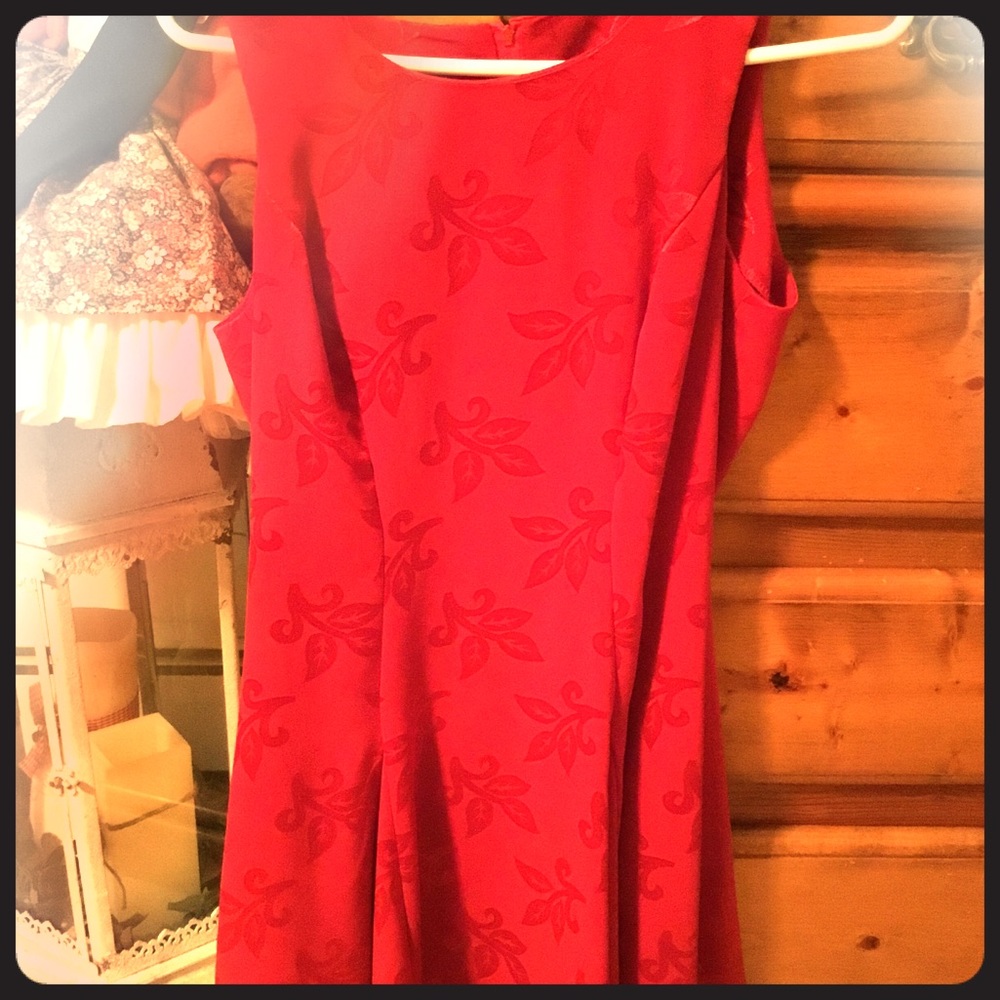 Red sleeveless dress